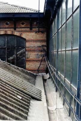 Estado de las cubiertas de la estación de Madrid - Delicias, actual sede del Museo del Ferrocarri...