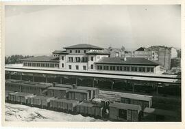 Nuevo edificio de viajeros y nuevas instalaciones de la estación de Oviedo de la línea de León a ...