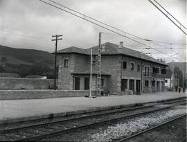 Estación de Los Corrales de Buelna de la línea de Venta de Baños a Santander