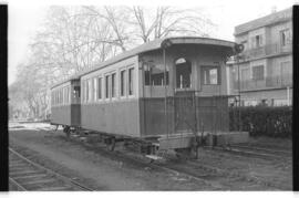 Coches de viajeros del ferrocarril económico de Reus a Salou, de vía estrecha y conocido como el ...