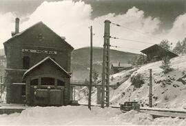 Estación del Ferrocarril Transpirenaico de la Molina, en los Pirineos Catalanes Orientales, provi...