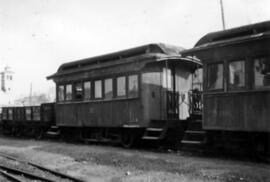 Coches de viajeros y vagones del Ferrocarril de Cala en un lugar sin identificar