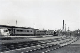 Material rodante en vías de la estación de Barcelona-Término de la línea de Barcelona a Cerbère