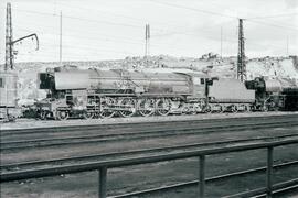 Locomotoras de vapor de la serie 242 - 2001 a 2010 Confederación de RENFE en el depósito de la es...