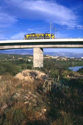 Locomotora 269 sobre el viaducto del Ebro