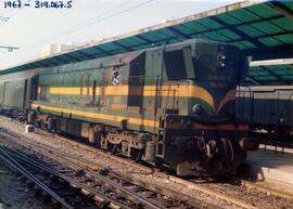 Locomotora de línea serie 319 - 067 - 5 (ex 1967)