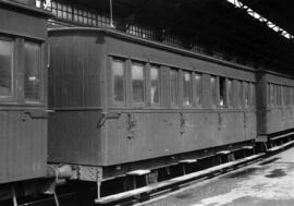 Coches de viajeros del Ferrocarril de Langreo en la estación de Gijón de la línea de Sama a Gijón
