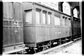 Coches de viajeros antiguos del Ferrocarril Vasco-Navarro en la estación de Bilbao - Concordia