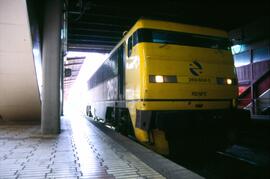 Locomotora eléctrica de la subserie 269.600 de RENFE, concretamente el modelo 269.604 apodado com...