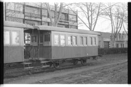 Coche de viajeros nº 34 del ferrocarril económico de Reus a Salou, de vía estrecha y conocido com...