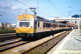 Electrotrenes serie 444-500, construidos por Construcciones y Auxiliar de Ferrocarriles (CAF) y M...
