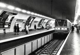 Vista de la vía férrea normal empleada en la prolongación entre Galliéni y Porte de Bagnolet de l...