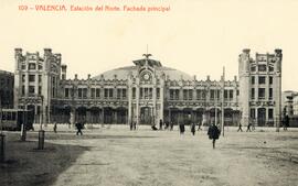 Vista general de la fachada principal del edificio de viajeros de la estación del Norte de Valenc...