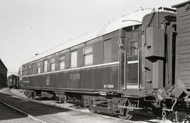Coche restaurante WR 3569 de la serie 3562-3569 de la Compañía Wagons Lits detenido en la estació...