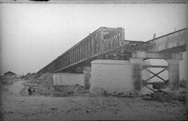 Puente sobre el río Guadalquivir a su paso por Lora del Río, en el km 82,561 de la línea Córdoba-...