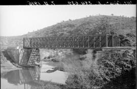 Puente de Guarrizas III, de dos tramos, en el km 285,058 de la línea de Manzanares a Córdoba, den...