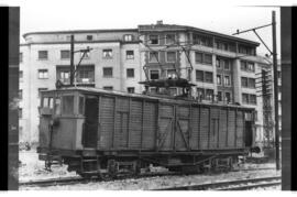 Furgón automotor nº 8 del Ferrocarril de El Irati en Pamplona, en la estación de Pamplona, común ...