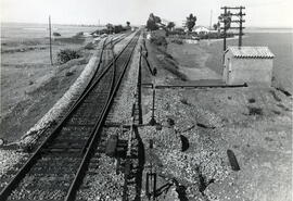 Vista del lado Cádiz, de la ampliación de vías de la estación de Las Cabezas en la línea de Sevil...