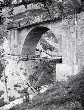 Viaducto de Casorvida, en el km 88,759 de la línea de León a Gijón