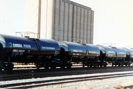 Composición de cisternas, a su paso por Clinton, Iowa. En cabeza la locomotora UP-6315 (SD60M)