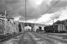 Paso elevado de la carretera de Barcelona, en la estación de Villafranca del Panadés o Vilafranca...