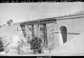 Puente metálico viejo sobre el arroyo de San Giraldo, en el km 87,304 de la línea de Salamanca a ...