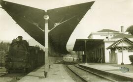Estación de Redondela de la línea de Orense a Vigo- Instalación de marquesina en el andén del edi...