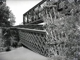 Sustitución del antiguo puente metálico sobre el río Duero, en las proximidades del km 237,514 de...
