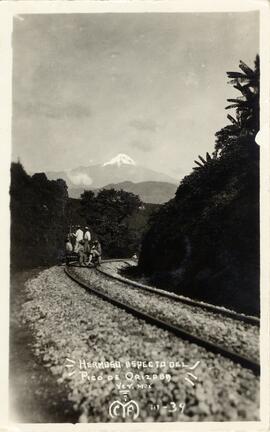 Ferrocarril cercano al pico Orizaba (México)