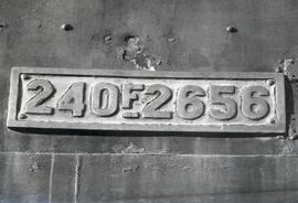 Placa de matriculación de la locomotora de vapor 240 F - 2656 de RENFE