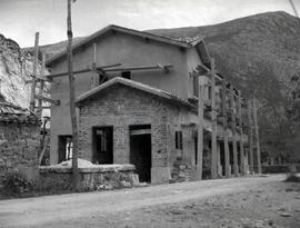 Estación de Las Caldas de Besaya de la línea de Venta de Baños a Santander, situada dentro del té...