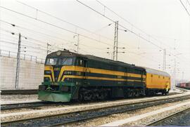 Locomotora diésel - eléctrica 321 - 080 - 4 de la serie 321 - 001 a 080 de RENFE, ex 2180 de la s...