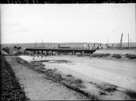 Puente de la Ribera de Nicoba viejo, situado en el km 101,034 de la línea de Sevilla a Huelva, de...