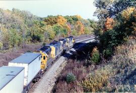 Edelstein (Illinois). Atchison, Topeka and Santa Fe Railway. Vista de una composición de mercancí...