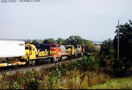 Composición de mercancías del Atchison Topeka & Santa Fe Railway (Santa Fe) (ATSF) con tracci...