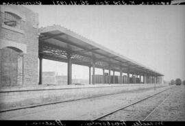 Muelle de transbordo de la estación de Almozara en Zaragoza, situada en el km 338 + 800 de la lín...