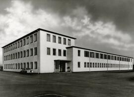 Vista del edificio nº 34. Nuevo edificio administrativo adquirido el 1 de septiembre de 1952