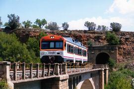 Automotores diésel de la serie 592, 593 y 596 de RENFE, conocidos como "Camellos"