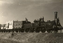 Locomotora de vapor construida en 1948 con motivo del Centenario del primer ferrocarril español B...