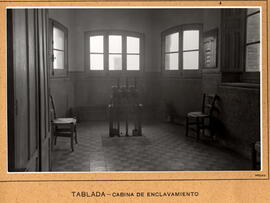 Interior de la cabina de enclavamiento en Tablada