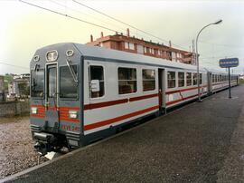 TÍTULO DEL ÁLBUM : [Fotografías en papel y fichas técnicas de unidades de tren diésel y eléctrica...