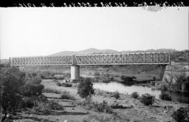Puente de Guarrizas I, de dos tramos, en el km 283,743 de la línea de Manzanares a Córdoba, dentr...