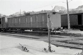 Coche de viajeros de 3ª clase C fv 1108 de la serie C fv 1108 a 1175 de RENFE, ex A 256, dotado d...