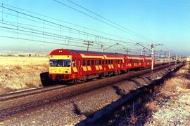 Electrotrenes serie 444, construidos por Construcciones y Auxiliar de Ferrocarriles (CAF) y Mater...