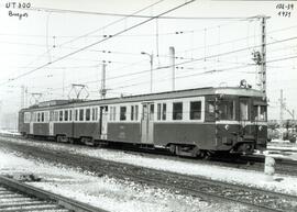 Unidad de tren de la serie 300, posteriormente denominada serie 433, en la estación de Burgos