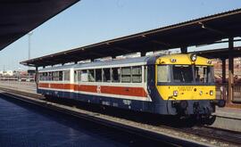 Automotor térmico diésel Ferrobús de la serie 591 de RENFE, con colores del servicio de Regionale...