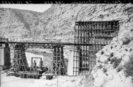 Puente de Matarraña IV, situado en el km 148,850 de la línea de Zaragoza a Barcelona, entre los m...