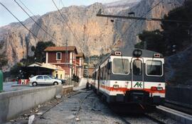 Parada técnica del automotor Málaga - Sevilla en la estación de El Chorro de la línea de Córdoba ...