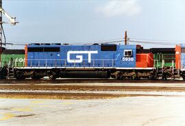 Vista de la locomotora GT-5936 (SD40-2), apartada en Cicero, Illinois