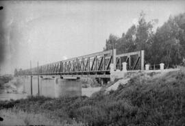 Puente nuevo sobre el Guadalquivir en el km 199,724 de la línea de Mérida a Sevilla, entre los té...